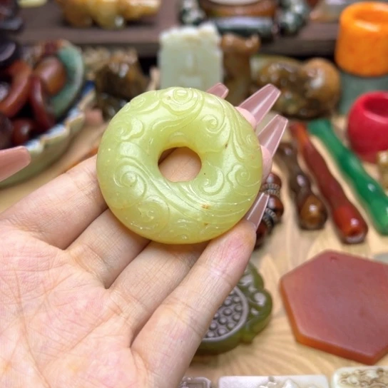 未镶嵌蛇纹石玉颈饰