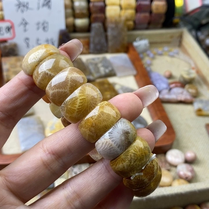 石英岩玉合金颈饰