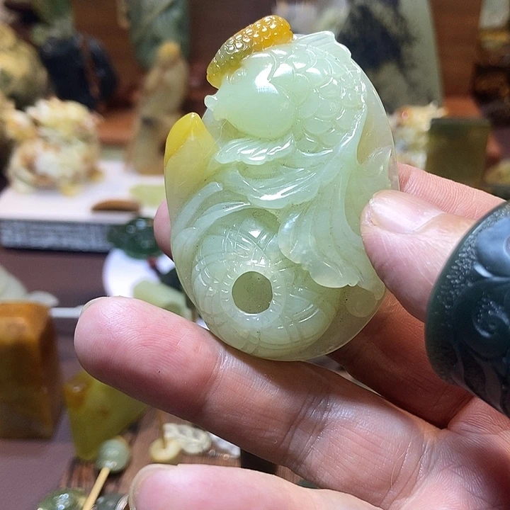 蛇纹石玉未镶嵌珠宝奇石