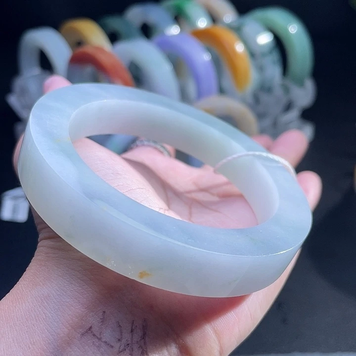 定制翡翠未镶嵌翡翠手镯