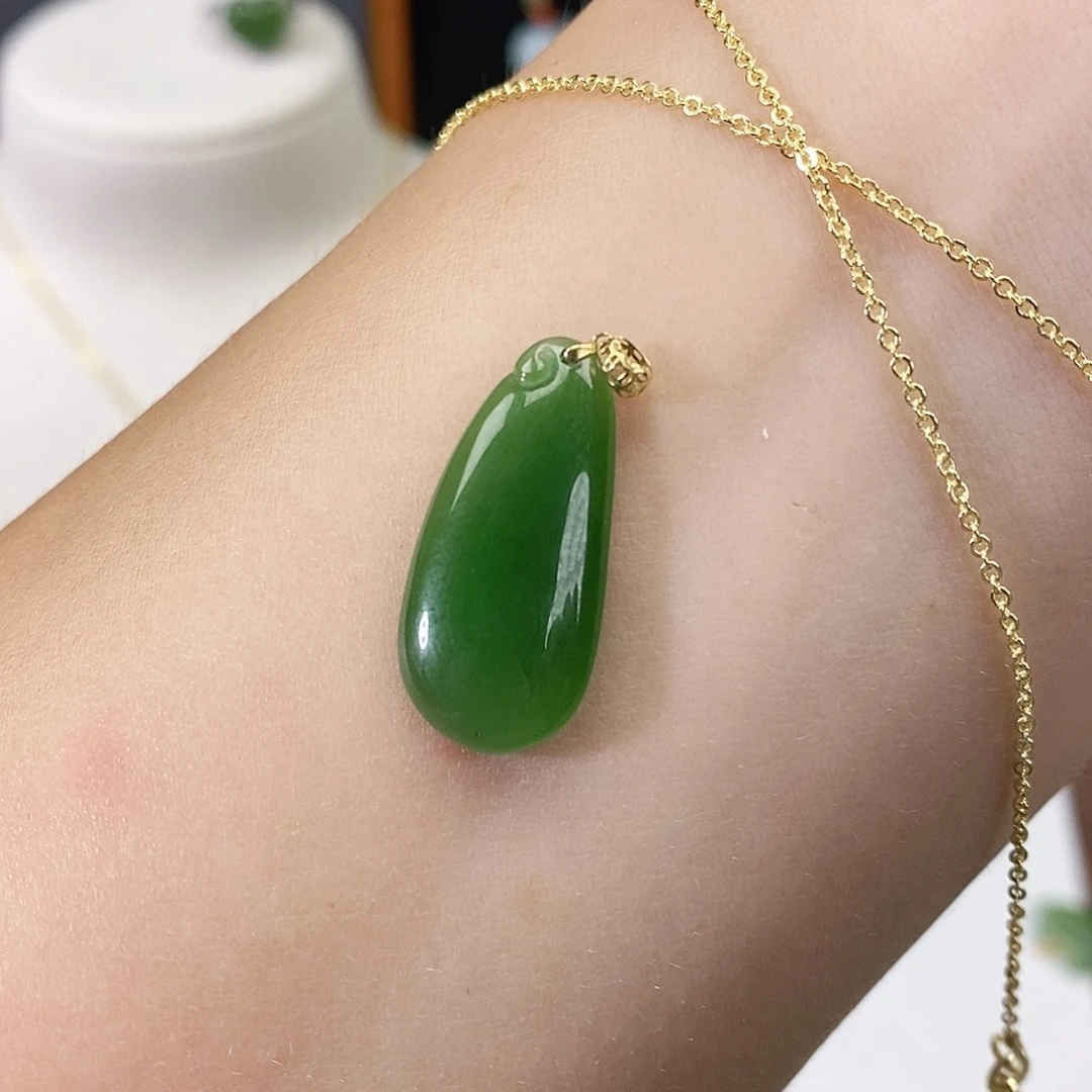 和田玉18K金镶嵌颈饰