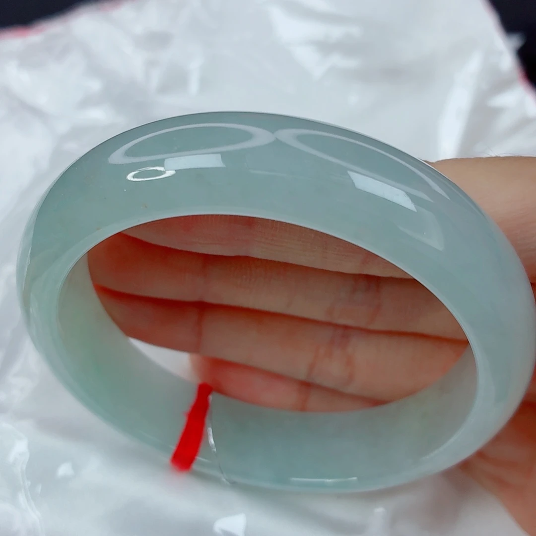 翡翠未镶嵌手镯58正圈，糯冰淡底色，小轮胎，强推