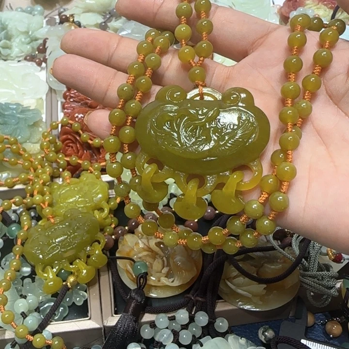 蛇纹石玉未镶嵌吊坠