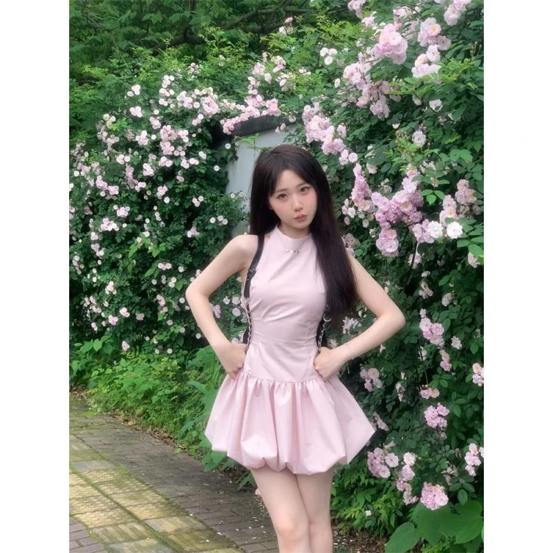 法式甜美粉色无袖挂脖连衣裙女夏季设计感收腰显瘦蓬蓬短裙小个子