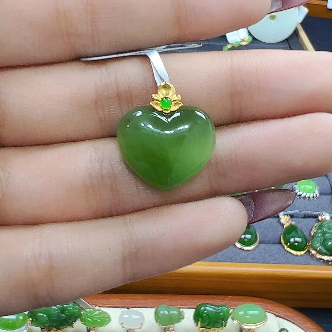 和田玉18K金镶嵌吊坠(赠链)