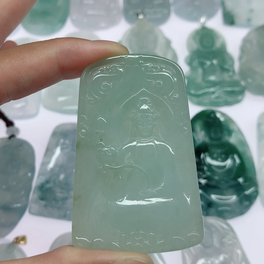 颈饰未镶嵌翡翠素衣观音