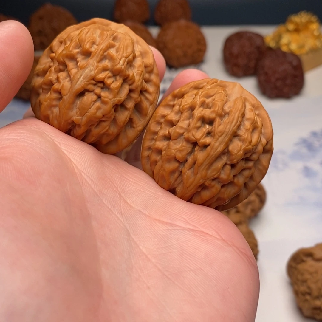 黑***地文玩核桃把件锦鲤