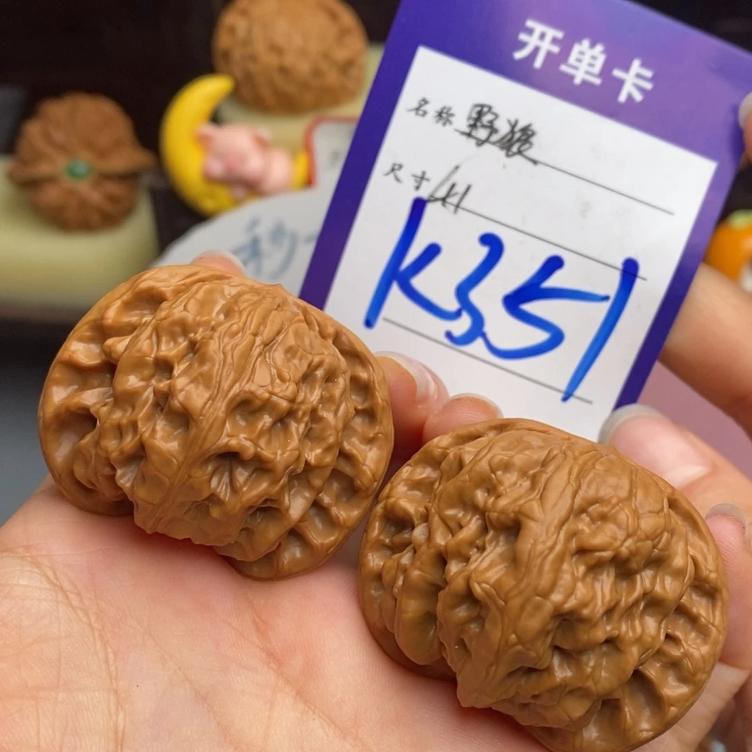 文玩核桃吊坠野狼