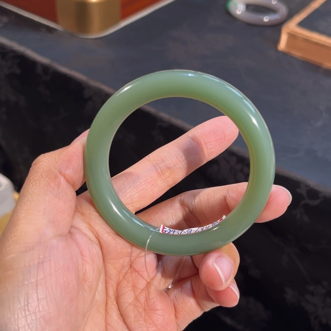 和田玉未镶嵌手镯  「鸭蛋青猫眼」7.58万平替款 基本无包容！