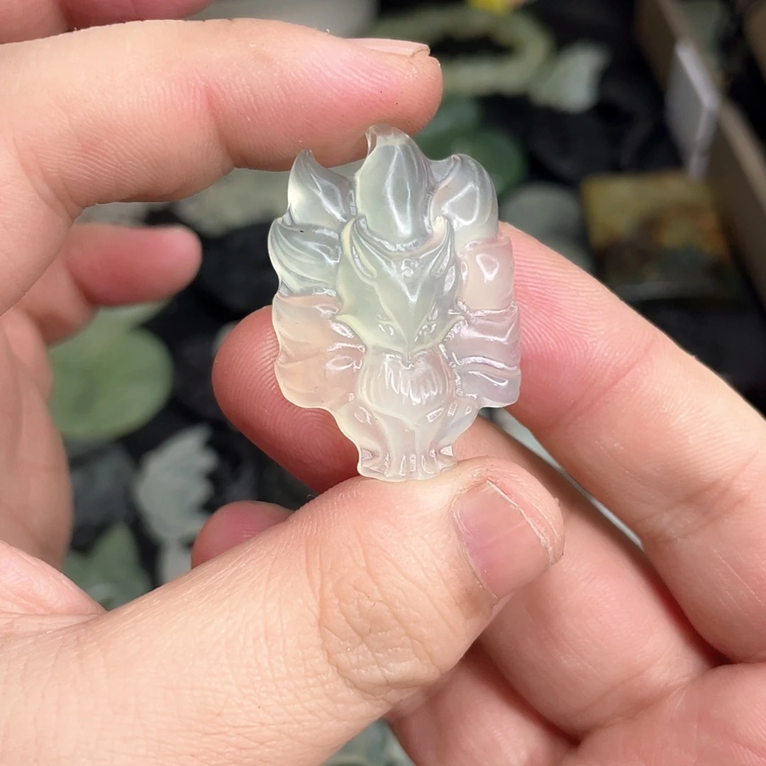 岫玉未镶嵌颈饰狐狸