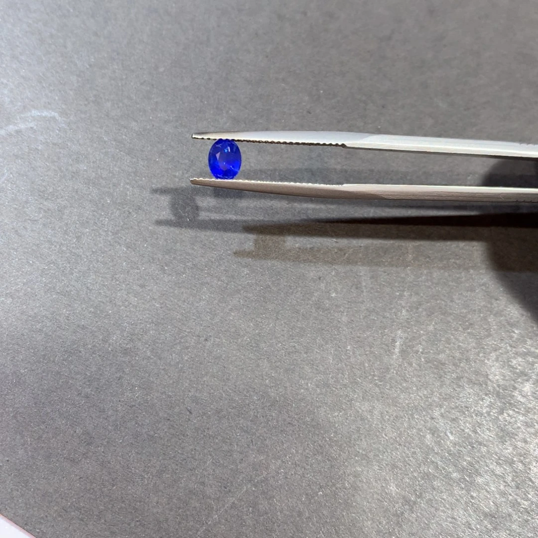 蓝宝石裸石4.6×6。 0.74克拉
