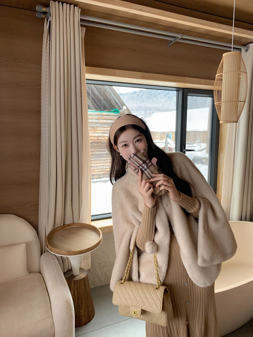 EIA一尧【千金雪芙】秋冬气质轻奢毛毛斗篷保暖百搭设计感千金外套