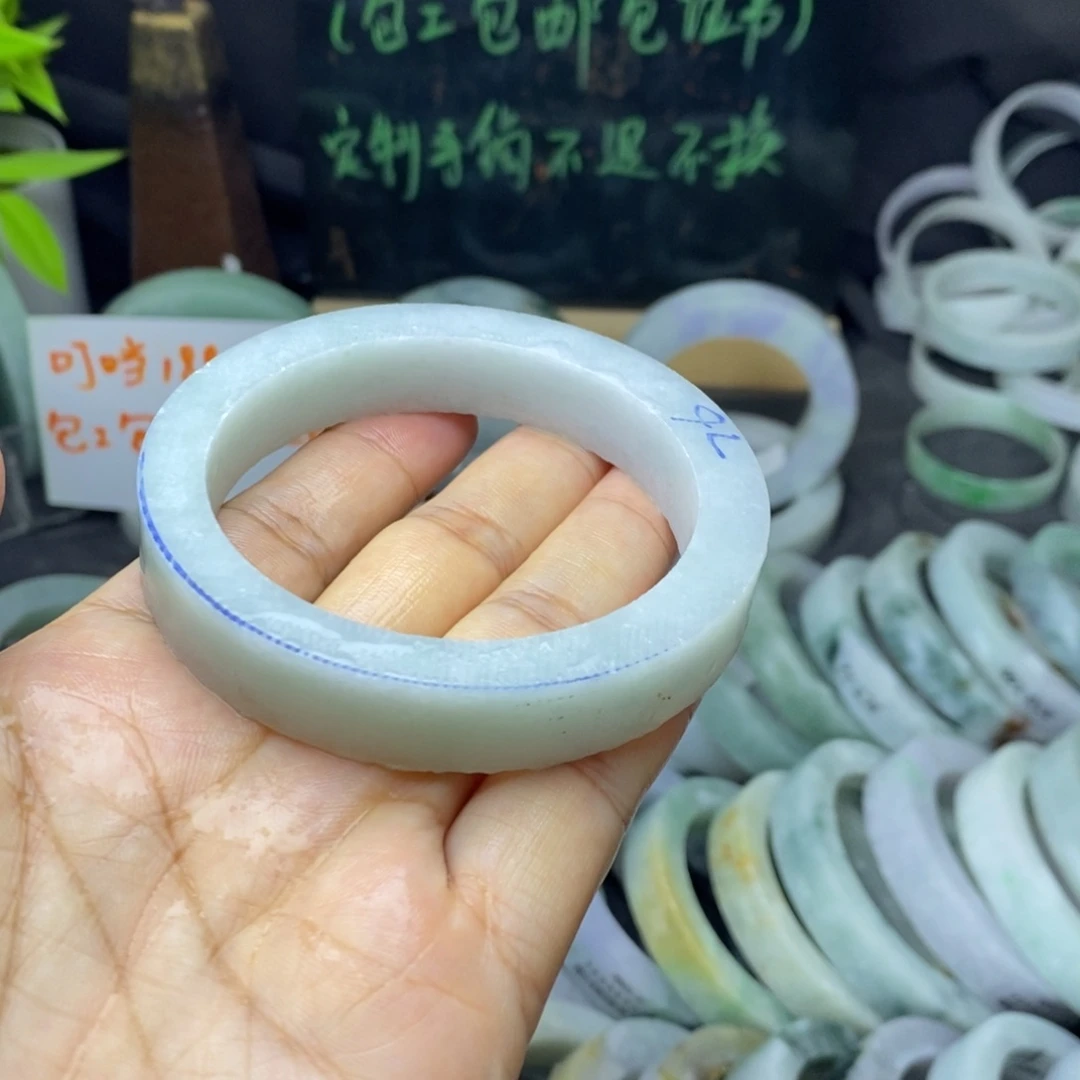 定制翡翠未镶嵌手镯
