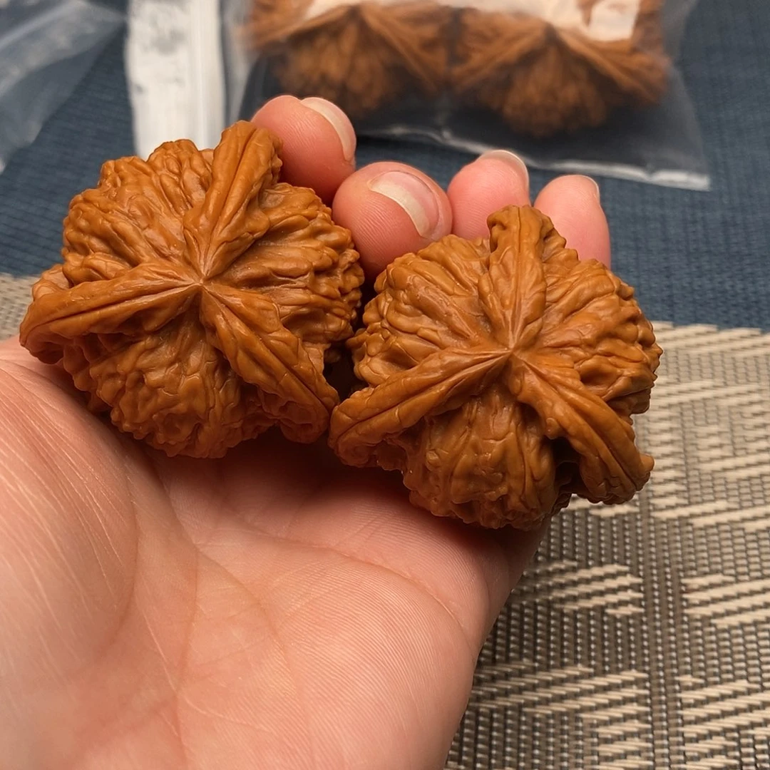 S***D文玩核桃吊坠三棱