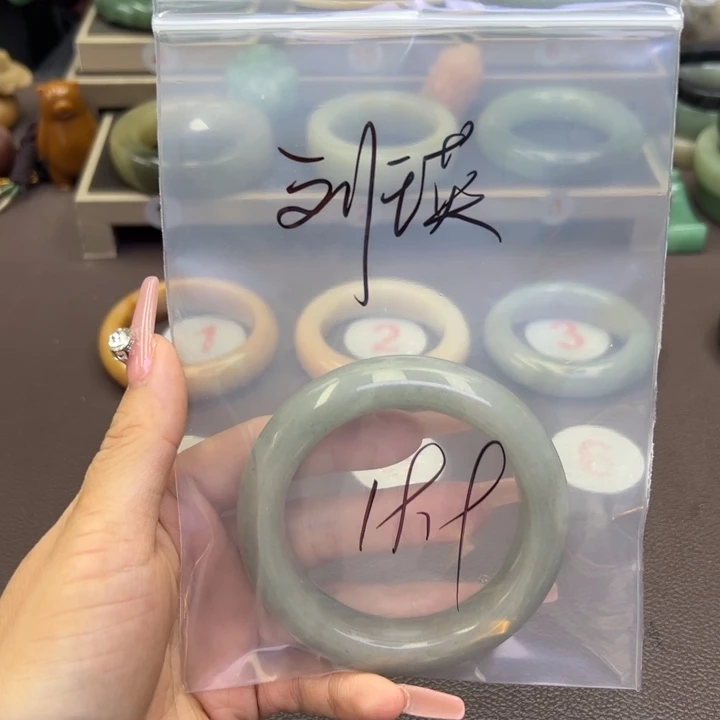 未镶嵌手镯石英岩玉刘****员