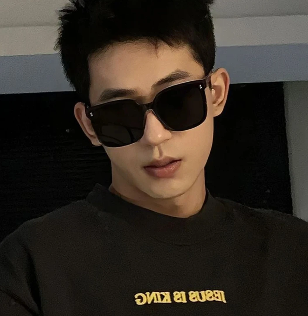 2025新款太阳镜大框男款高级感大脸显瘦墨镜女辣妹防紫外线旅游