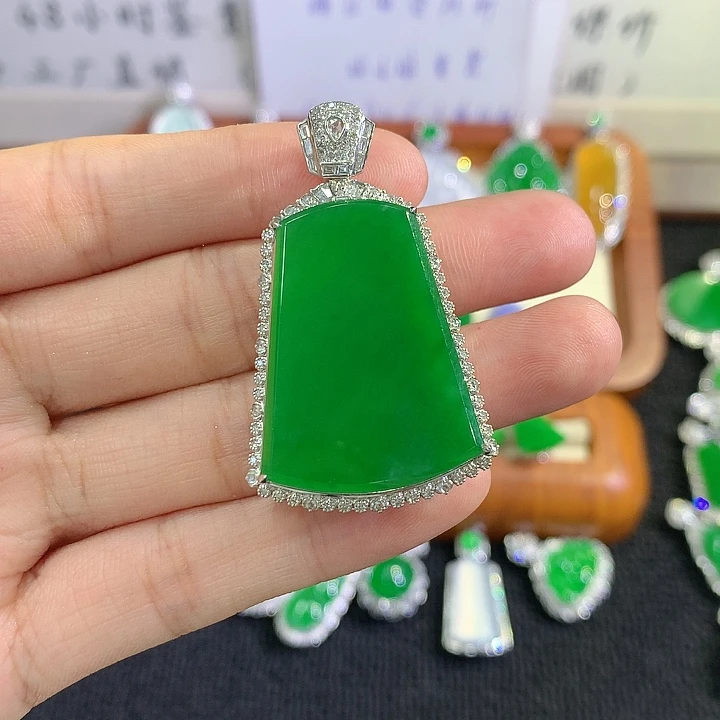翡翠18K金镶嵌吊坠(不含链)无事牌