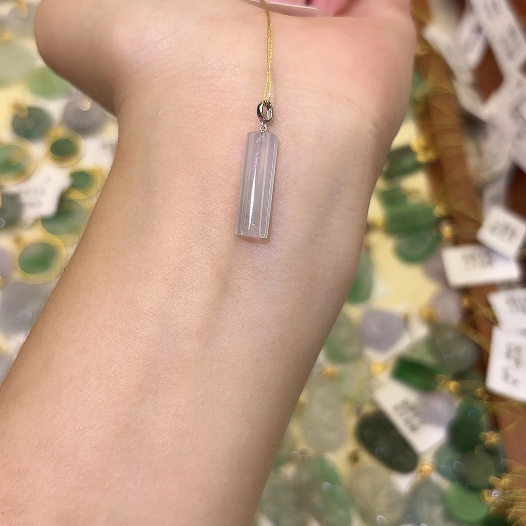 翡翠18K金镶嵌颈饰无事柱