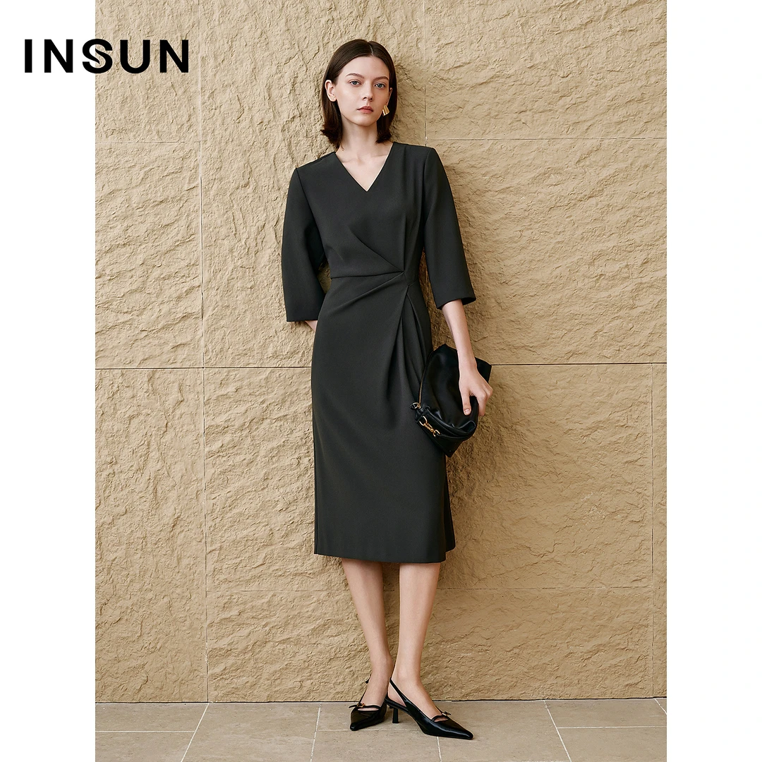 INSUN恩裳专选2025秋季V领七分袖捏褶气质连衣裙