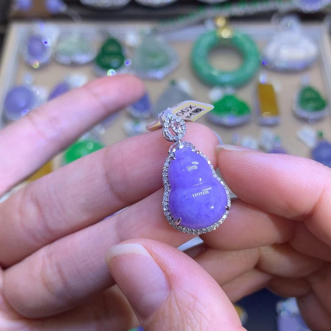 翡翠18K金镶嵌颈饰翡翠