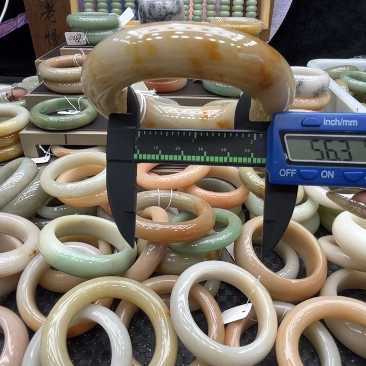 石英岩玉未镶嵌手镯