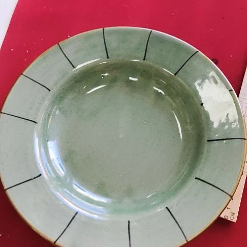 瓷片瓷片，各种摆件，均有瑕疵。沙锅！