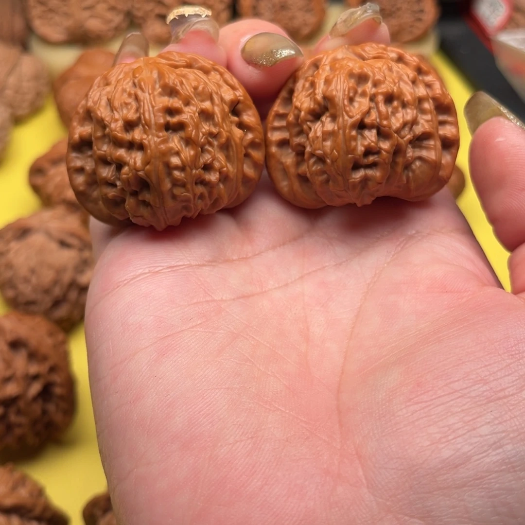 吊坠桃核41白狮子文玩核桃