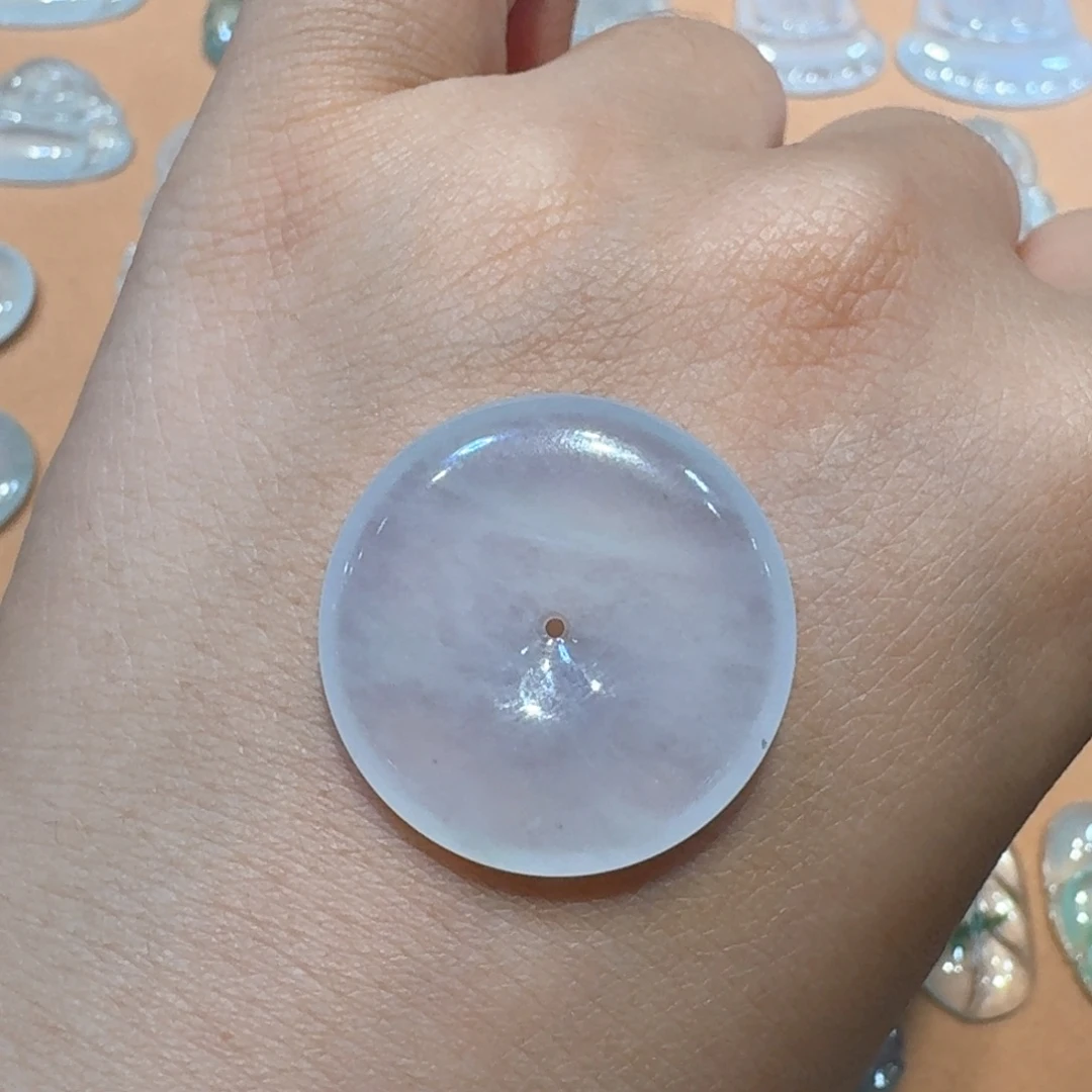 翡翠未镶嵌颈饰平安扣