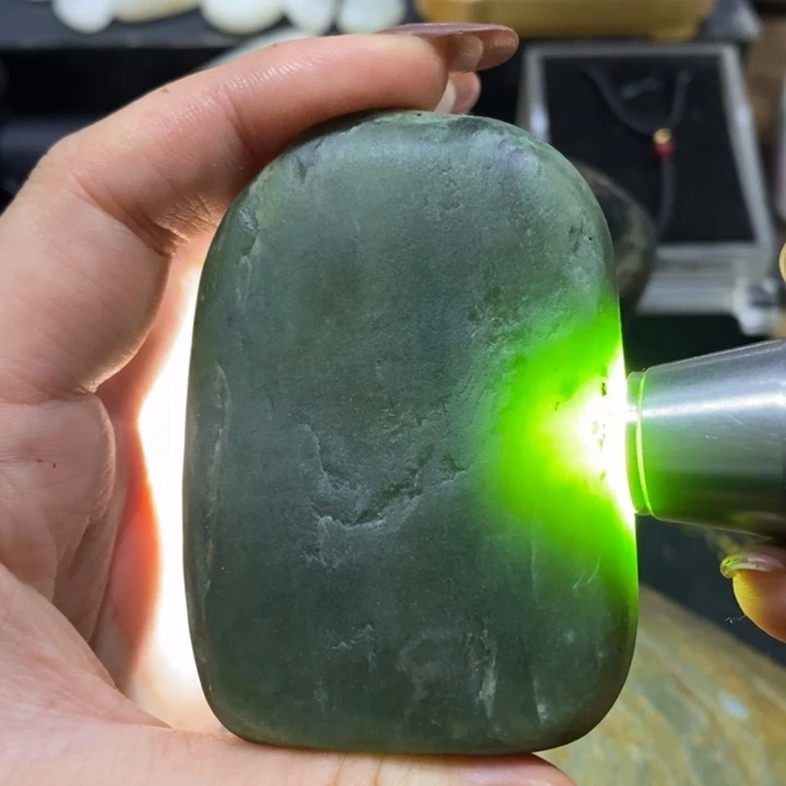 颈饰未镶嵌和田玉（糖玉）