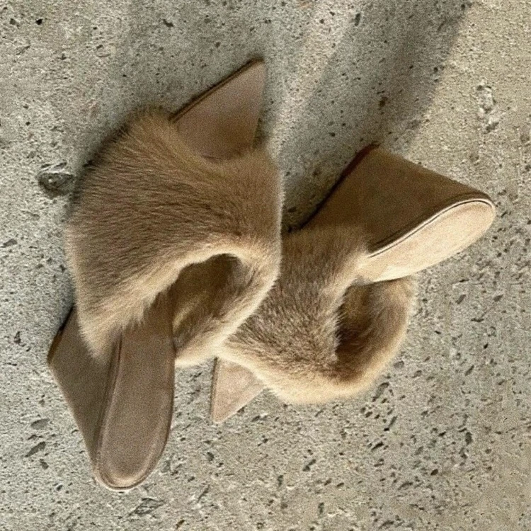 辣妹千禧风毛毛拖鞋外穿2025新款毛茸茸凉拖鞋绝美尖头坡跟高跟鞋