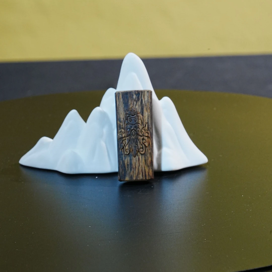 柬埔寨金丝软油沉香清刀雕刻件（祥瑞）  7.13g 250908035 B