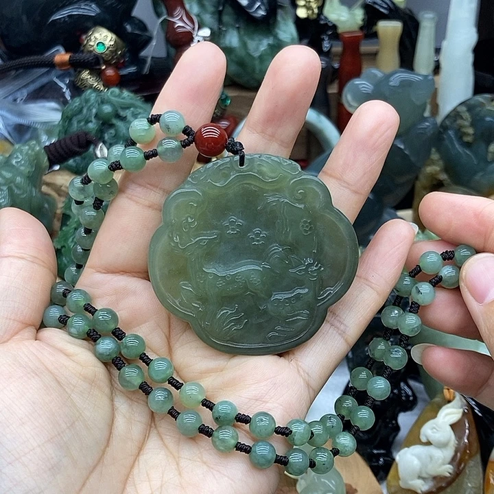 岫玉未镶嵌吊坠挂件