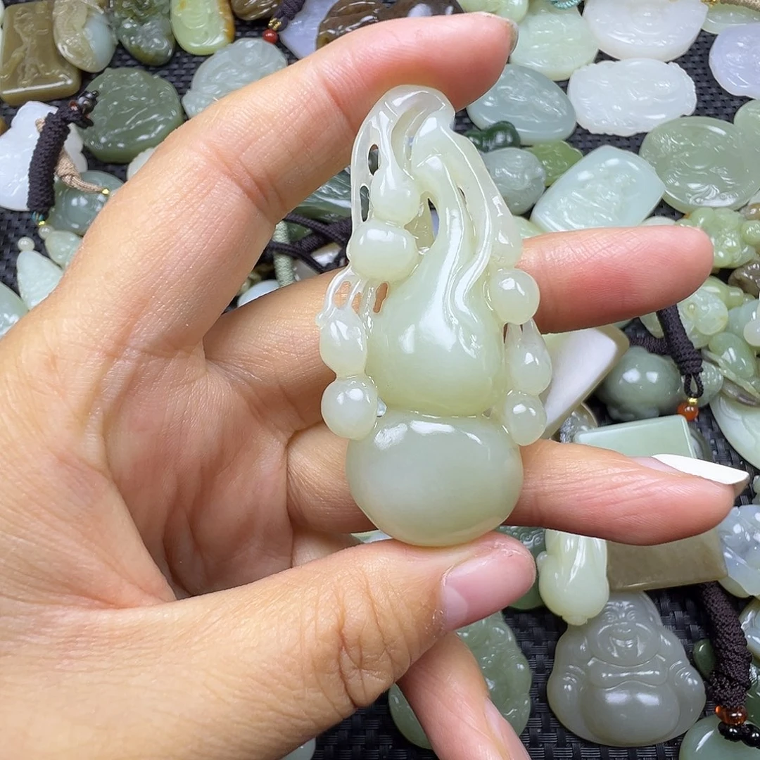 徒***陈和田玉未镶嵌吊坠(赠链)不要证书漏，卡61.5