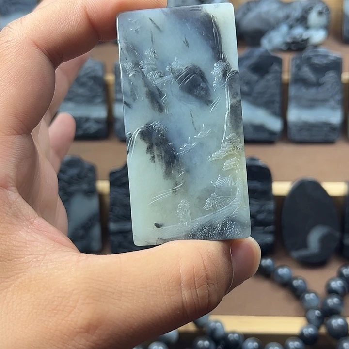 和田玉未镶嵌把件