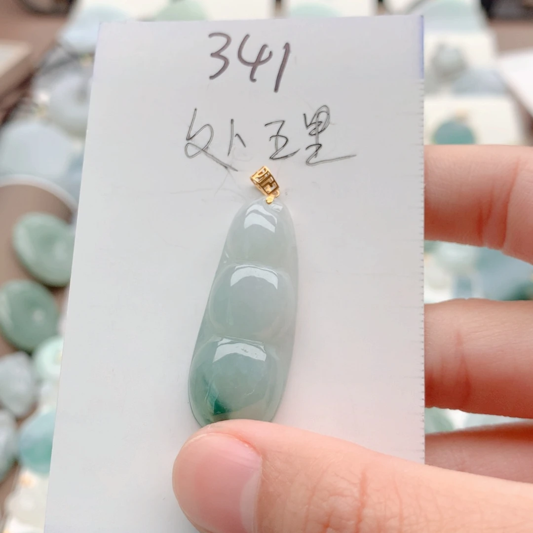 翡翠18K金镶嵌颈饰吊坠