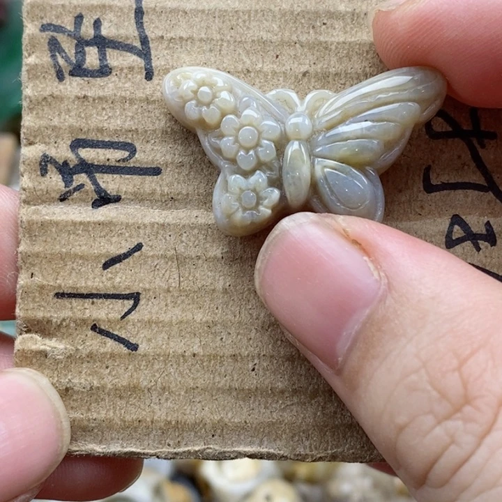 硅化珊瑚（珊瑚玉）未镶嵌颈饰追*