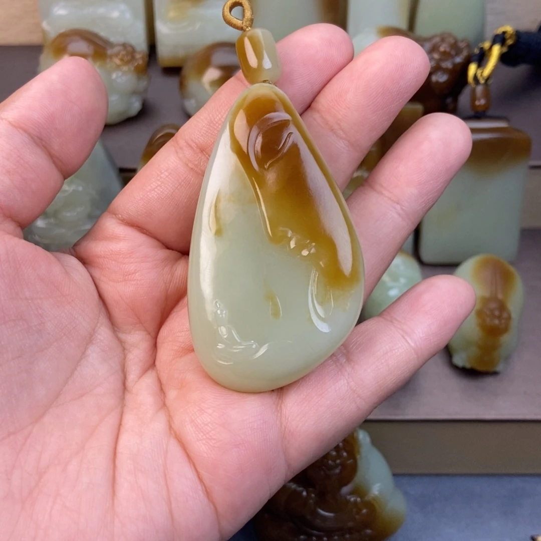 颈饰未镶嵌和田玉（糖玉）