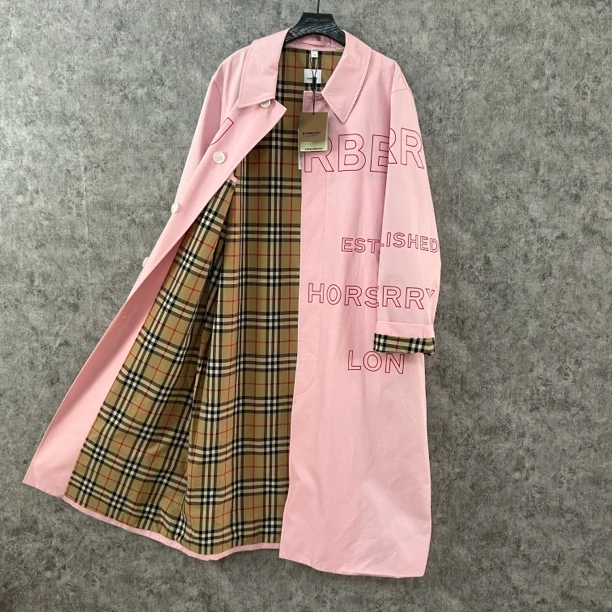未使用 BURBERRY/博柏利 巴宝莉粉色字母风衣外套