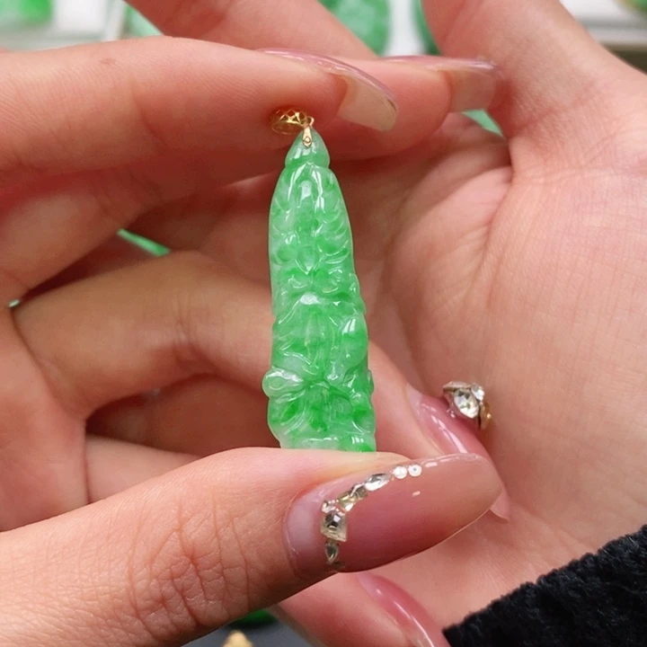 翡翠颈饰未镶嵌吊坠