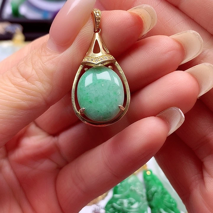 翡翠未镶嵌颈饰翡翠