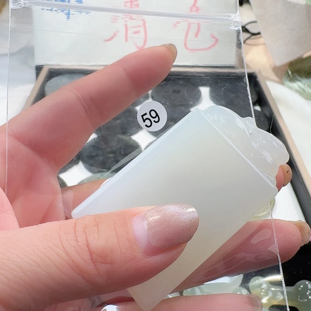 蛇纹石玉颈饰合金精美礼品