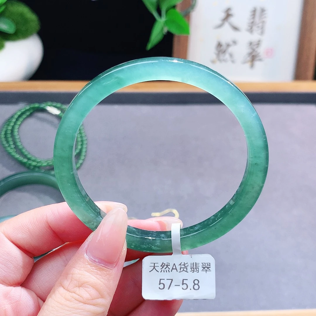 翡翠手镯（圆镯）未镶嵌