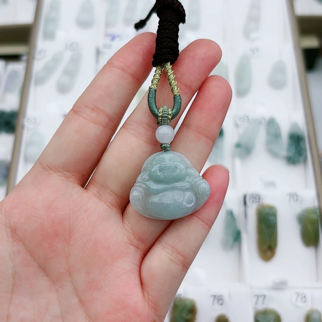 翡翠颈饰未镶嵌佛公