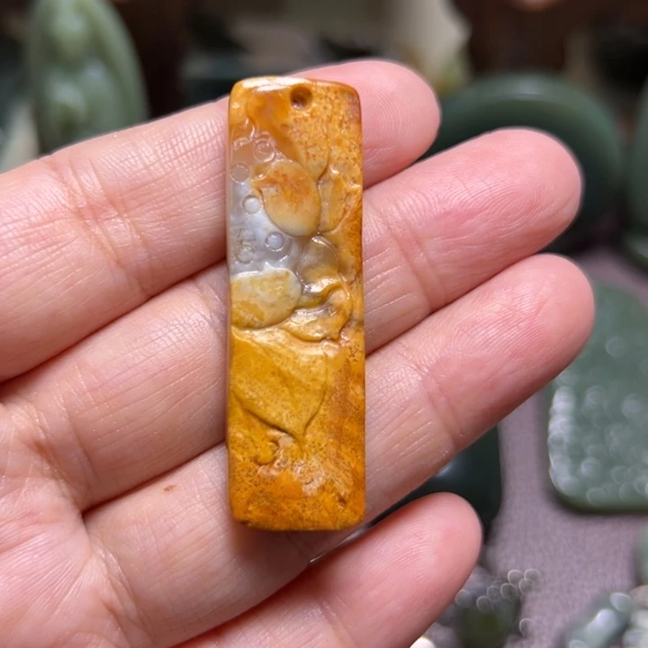 颈饰未镶嵌岫岩河磨玉（透闪石质玉）