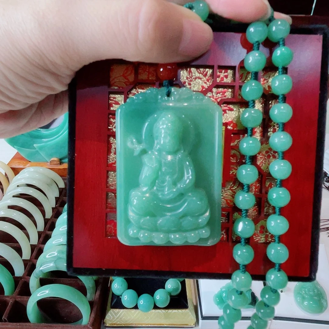 颈饰未镶嵌密玉（石英质玉）