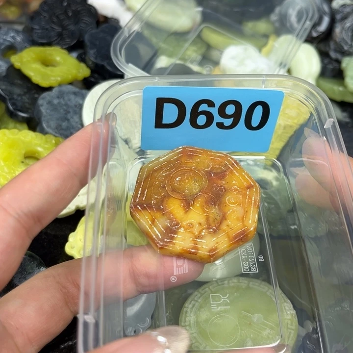 蛇纹石玉足银镀金镶嵌颈饰