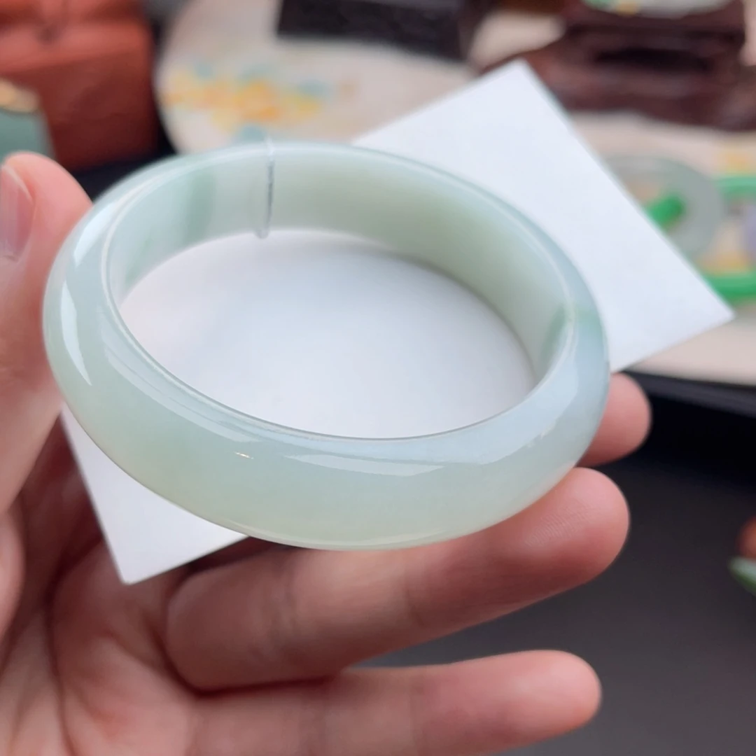 未镶嵌手镯翡翠种老 可以过灯