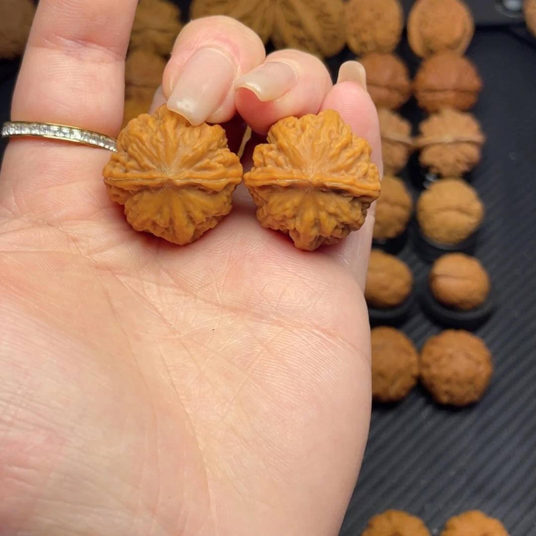 文玩核桃把件小暴龙