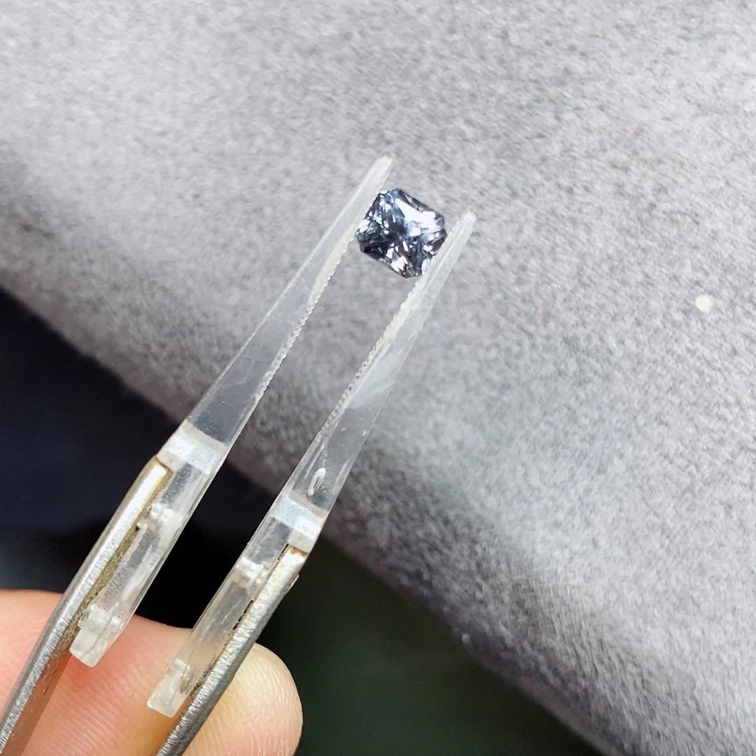 喜***糖尖晶石裸石0.98克拉