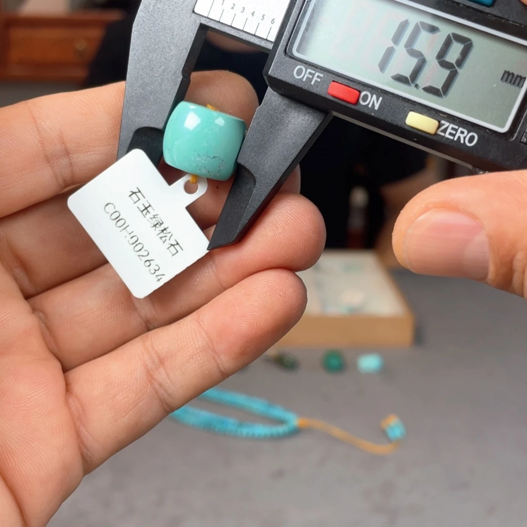 绿松石未镶嵌颈饰